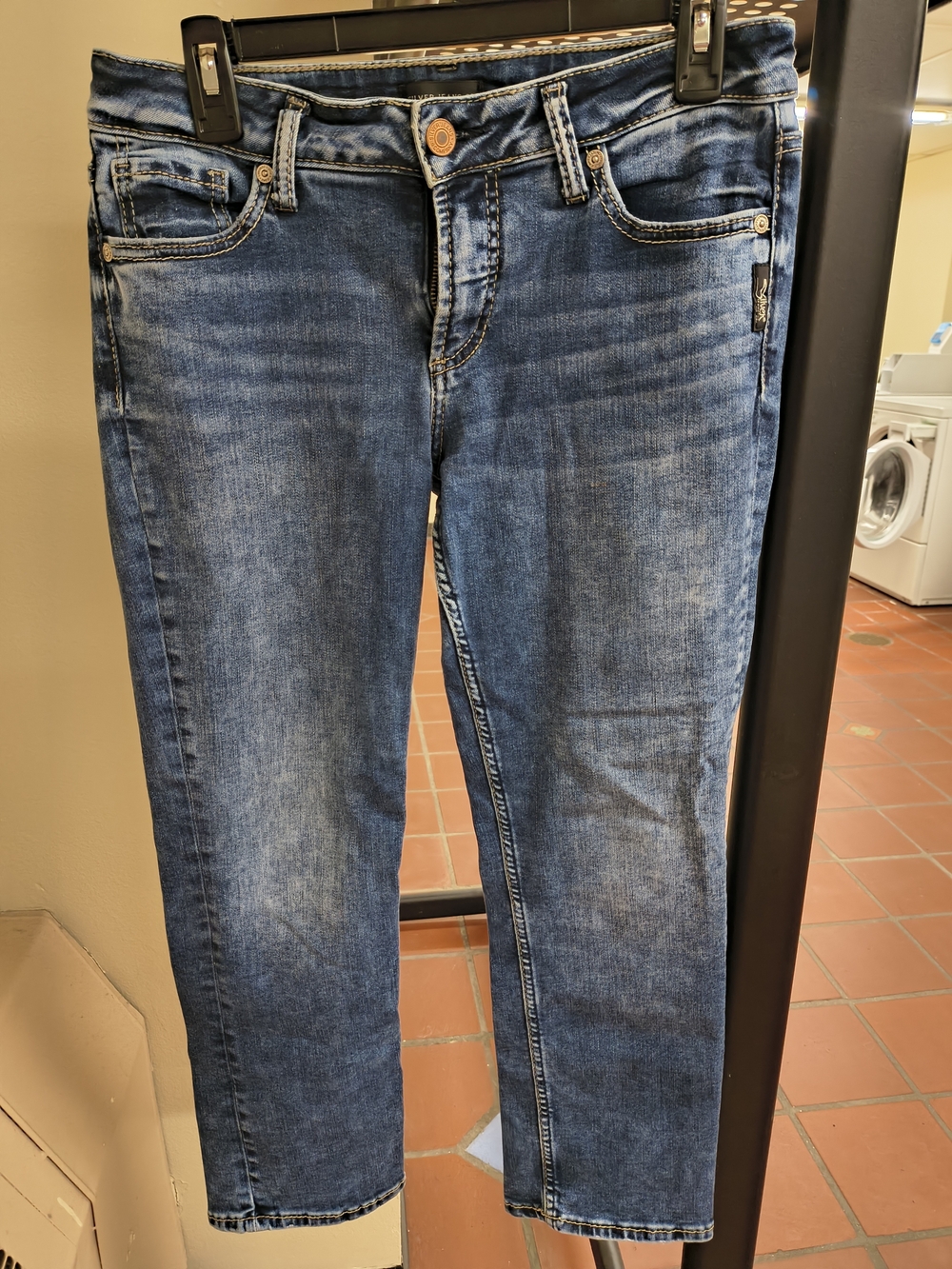 Silver Jeans Women's Medium Blue Cropped Ankle Jeans Size W30 L22.5 Very Cute.